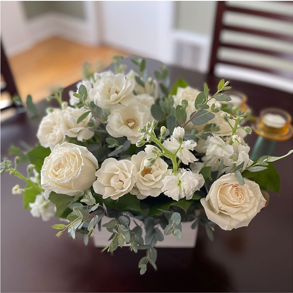 Fresh Linen Box Bouquet – ALANA'S FLOWERS & GIFTS, Etobicoke ON